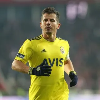 Emre Belözoğlu takımı yalnız bırakmıyor!