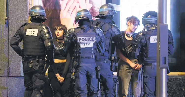 Fransa uçurumun eşiğinde