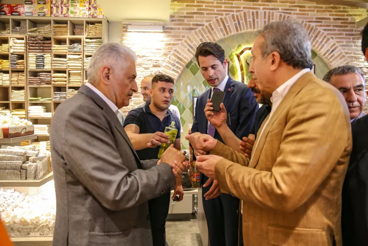 Binali Yıldırım, Sur ilçesinde esnafı ziyaret etti