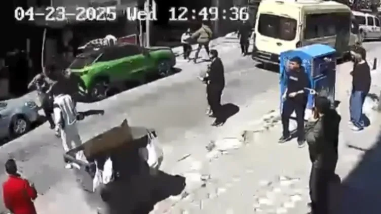 Deprem anında balkondan atlayıp arabanın üstüne düştü! Zaten ayağım kırıktı! İşte o anlar