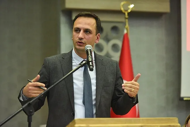 son-dakika-bornova-belediye-baskani-omer-eski-serbest-birakildi-1775770118114.jpg Son dakika: CHP’li Yalım’ın sevgilisine bankamatik kadro veren başkan hakkında şaşırtan karar