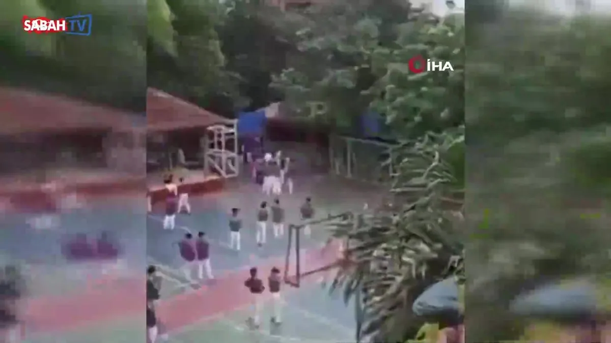 Endonezya’da camide cuma namazı sırasında patlama: 54 yaralı | Video videosunu izle Endonezya’da camide cuma namazı sırasında patlama: 54 yaralı | Video videosunu izle