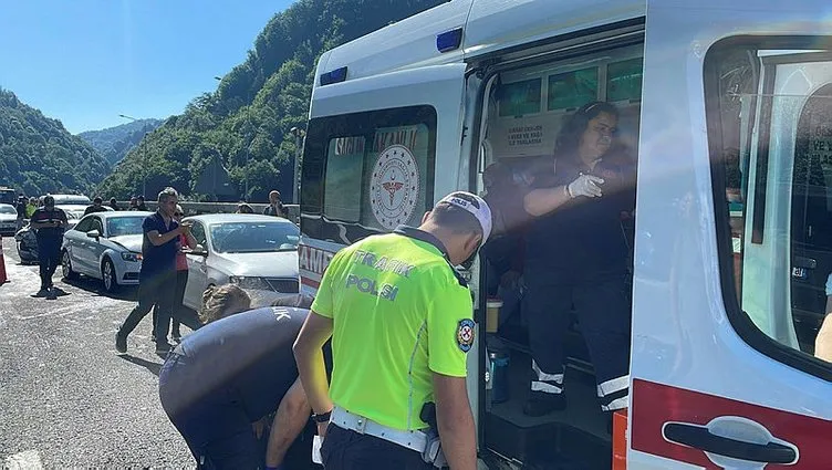 Bolu’da zincirleme trafik kazası! 18 araç birbirine girdi, 4 kişi hastaneye sevk edildi