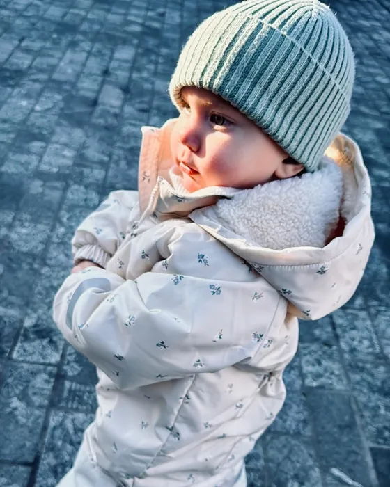 Aslı Enver minik kızı Elay ile Londra’nın altını üstüne getirdi! Küçük gezgin ile paylaşımlarına beğeni yağdı