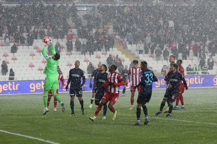 Son dakika: Sivasspor-Trabzonspor maçının hakemi için flaş sözler! Çizgiyi geçtin diye anında atılmak...