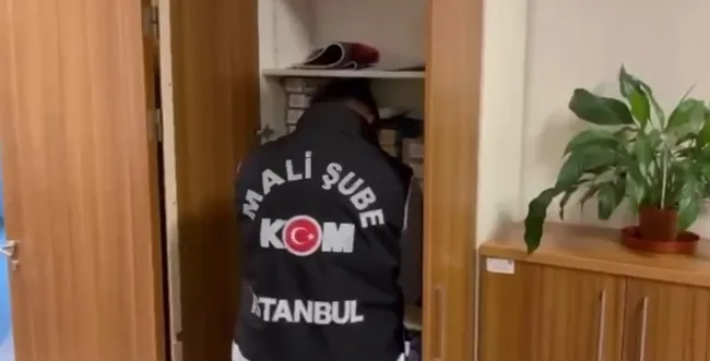 son-dakika-atasehir-belediyesine-yolsuzluk-operasyonu-13-supheli-gozaltinda-luks-magazalardan-hediye-karti-dov-1791018441592.jpg SON DAKİKA... Ataşehir Belediyesi'ne yolsuzluk operasyonu! 13 şüpheli gözaltında: Lüks mağazalardan hediye kartı döviz cinsi rüşvet...