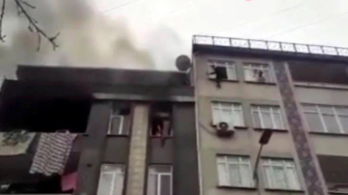 Küçükçekmece’de korkutan yangın! 8 kişi mahsur kaldı Küçükçekmece’de korkutan yangın! 8 kişi mahsur kaldı
