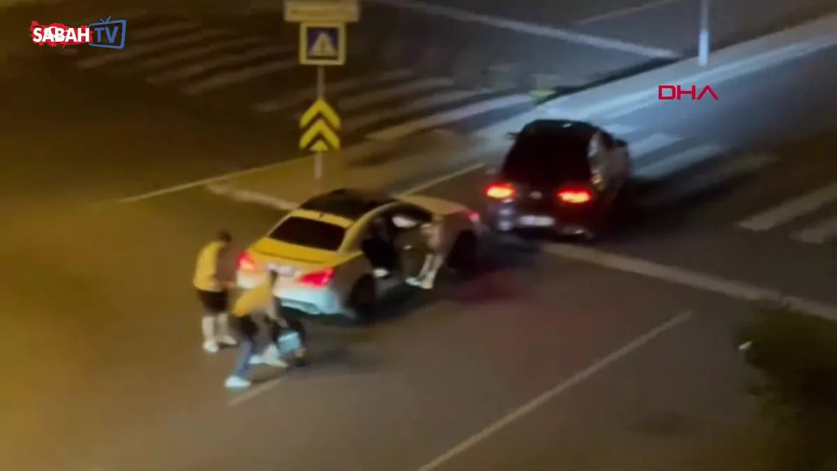 Başakşehir’de yol kesip kavga ettiler: 720 bin lira ceza! | Video videosunu izle Başakşehir’de yol kesip kavga ettiler: 720 bin lira ceza! | Video videosunu izle