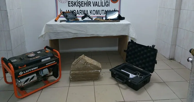 Kaçak ’define’ kazısına suçüstü: 5 gözaltı
