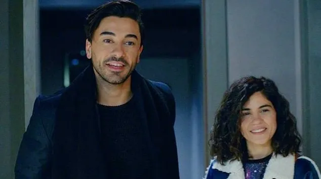 ‘Seviyor Sevmiyor’un yıldızları Gökhan Alkan ve Zeynep Çamcı yıllar sonra bir araya geldi