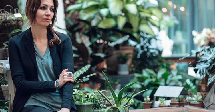 SON DAKİKA: Elif Şafak’a büyük şok! Mine Kırıkkanat soluğu mahkemede aldı! Çok konuşulan romanda ’aşırma’ iddiası...