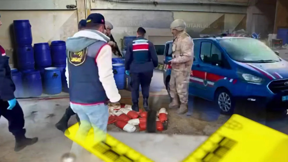 Bakan Yerlikaya duyurdu! İzmir’de 1 ton 625 kilogram uyuşturucu hap hammaddesi ele geçirildi