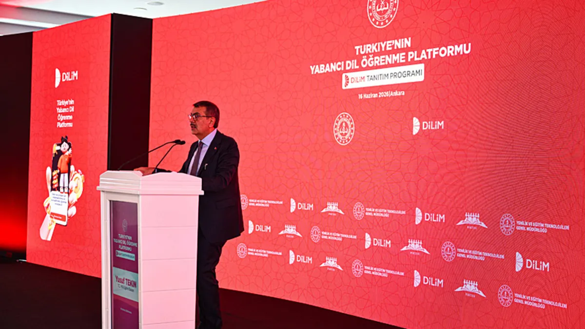 Milli Eğitim Bakanı Yusuf Tekin açıklama yaparken