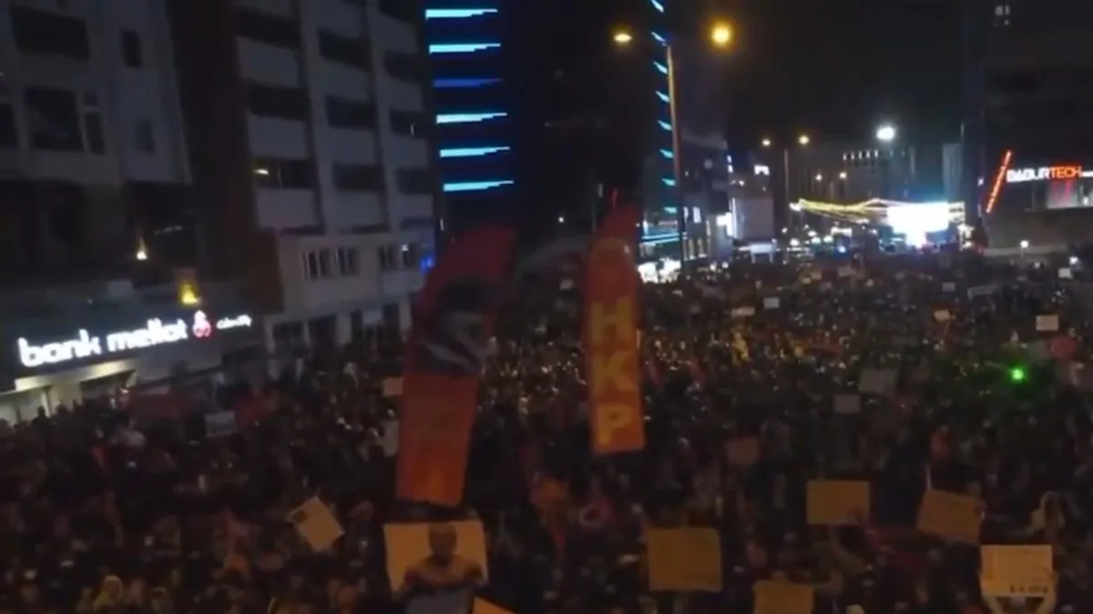 CHP'nin Gençliğe Hitabe fiyaskosu! Protestocular yuhaladı: Kalabalığı sakinleştirmek için...