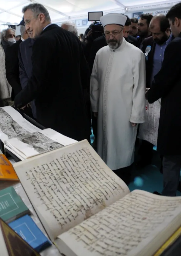 40-kitap-ve-kultur-fuari-fatih-camiinde-acildi-1680182532718.jpg
