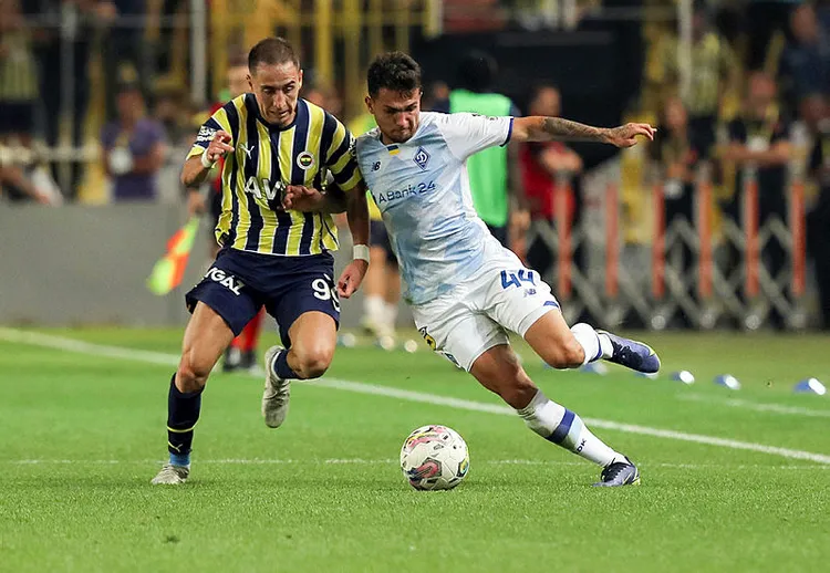 son-dakika-fenerbahce-taraftari-kadikoyde-putin-tezahurati-yapti-1658953503861.jpg