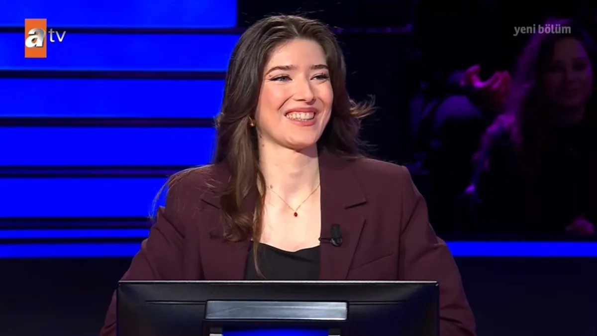 Kim Milyoner Olmak İster’de ilk soruda elenerek herkesi şaşırttı! İşte o soru! videosunu izle Kim Milyoner Olmak İster’de ilk soruda elenerek herkesi şaşırttı! İşte o soru! videosunu izle