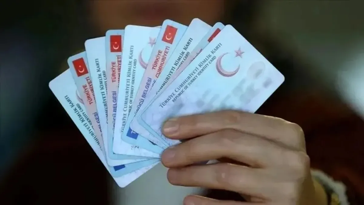 Vatandaşlık çetesi soruşturmasında yeni gelişme: 51 zanlı hakimliğe sevk edildi! Vatandaşlık çetesi soruşturmasında yeni gelişme: 51 zanlı hakimliğe sevk edildi!