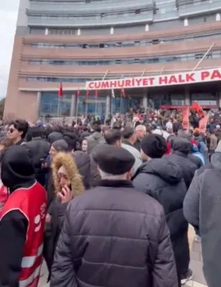 son-dakika-ekrem-imamoglunun-gozaltina-alinmasinin-ardindan-chpye-protesto-soku-25-ilceden-cagri-yapildi-ama-1742389608294.jpg SON DAKİKA... Ekrem İmamoğlu’nun gözaltına alınmasının ardından CHP’de protesto şoku: 25 ilçeden çağrı yapıldı ama…