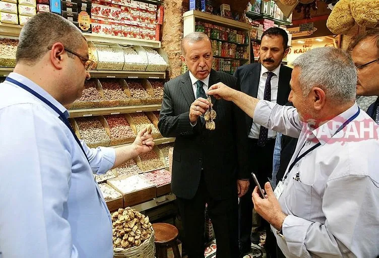 Cumhurbaşkanı Erdoğan Mısır Çarşısı’nı gezdi