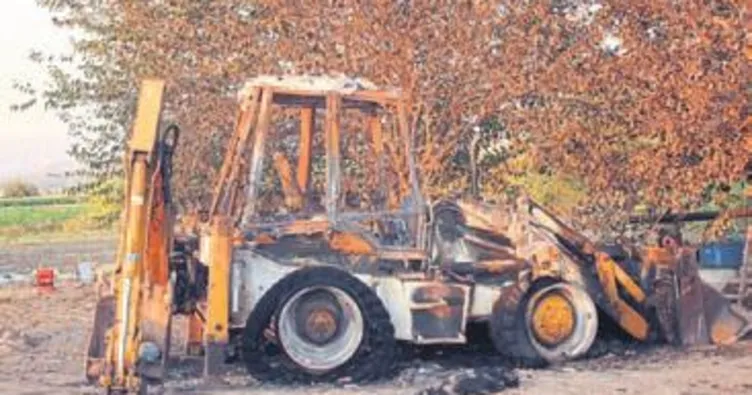 Alacağını istedi iş makineleri yandı