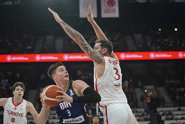 2027-fiba-dunya-kupasi-avrupa-elemeleri-12-dev-adam-ilk-macini-farkli-kazandi-1764274289671.jpeg