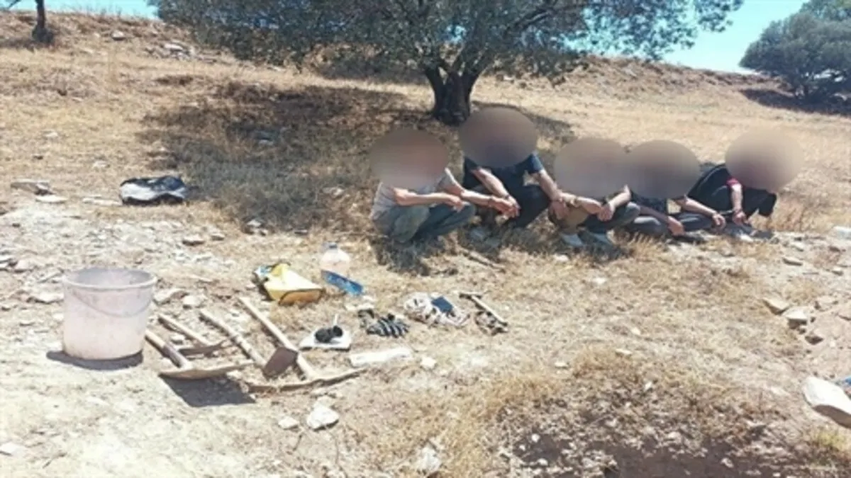 Yer Aydın: Defineciler suçüstü yakalandı!