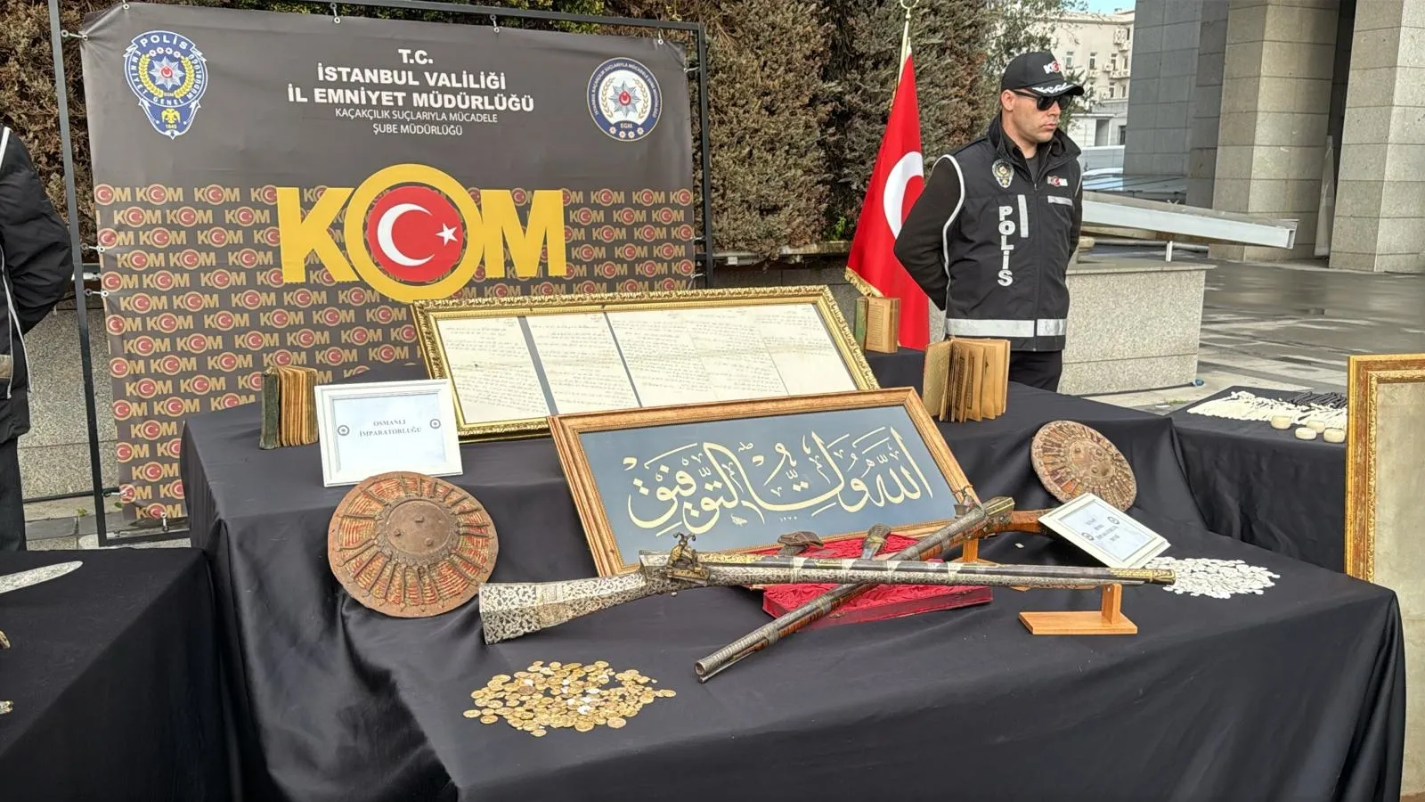 Müzeye döndüren operasyonlar… Osmanlı Subay Kılıçları buldular Müzeye döndüren operasyonlar… Osmanlı Subay Kılıçları buldular