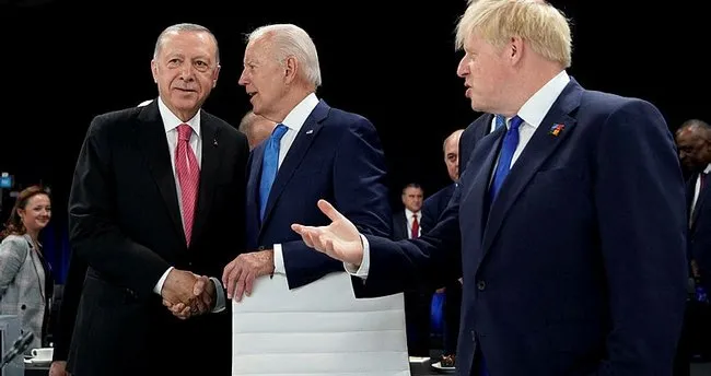 NATO'da liderler bir arada; Aile fotoğrafı çekildi ve zirveye geçildi