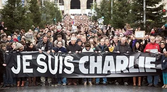 Fransa’da yüz binler sokaklara döküldü