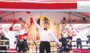 Kırık parmakla şampiyon oldu