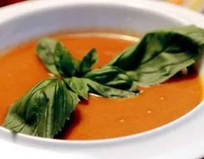 Mozzarellalı Domates Çorbası Tarifi