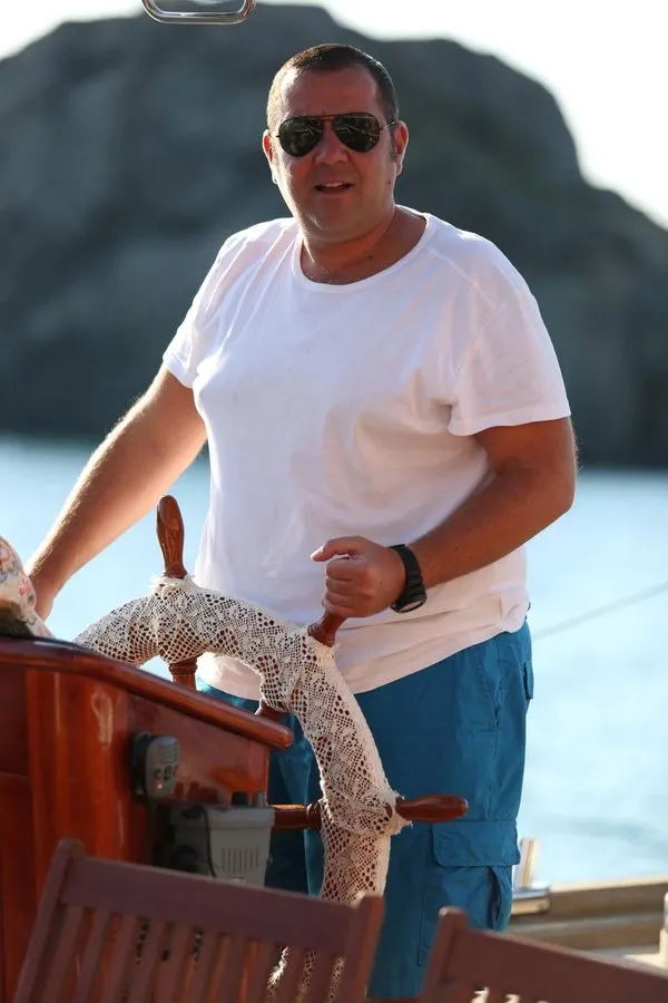 Ata Demirer ‘Sevgilim gelmedi diye size e-posta atayım’