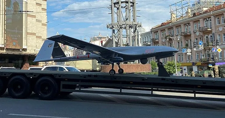 Ukrayna Bağımsızlık Günü’ne damga vurdu! Bayraktar TB2’ler Kiev sokaklarında