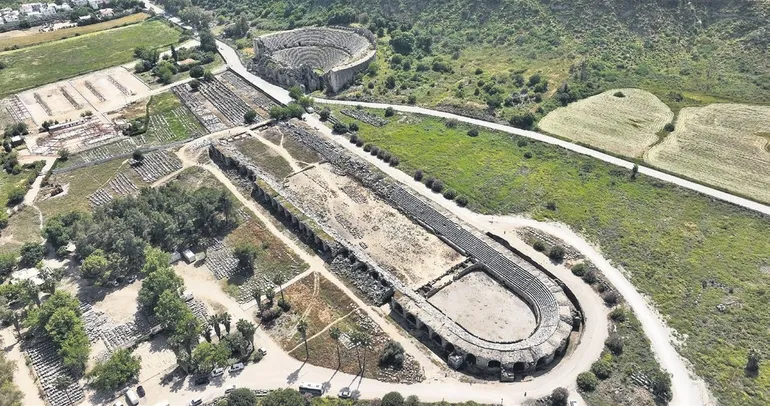 Perge’de giyotin kapısı bulundu