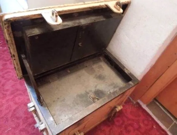 Teyzesinden miras kalan sandığı açınca hayatının şokunu yaşadı!