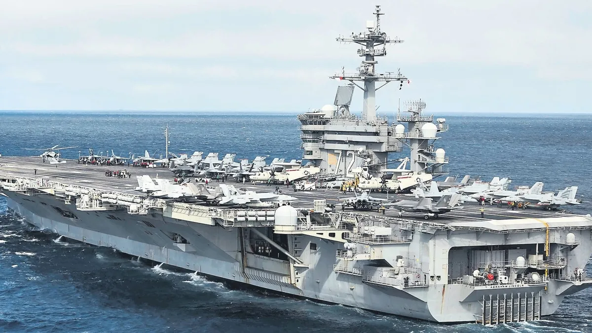 Amerikan düzlem gemisi Lincoln kaçtı