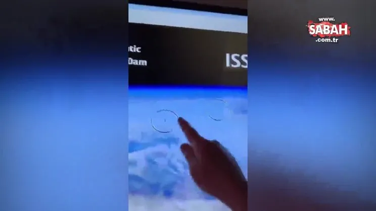 NASA'nın Uluslararası Uzay İstasyonu canlı yayınında UFO'lar görüldü | Video