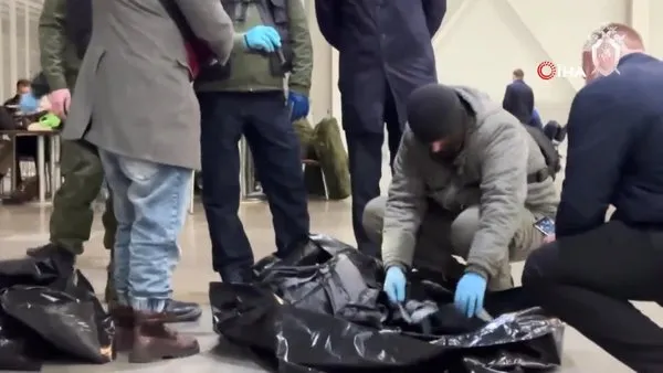 Moskova'daki saldırıda teröristlerin kullandıkları silahlar kamerada