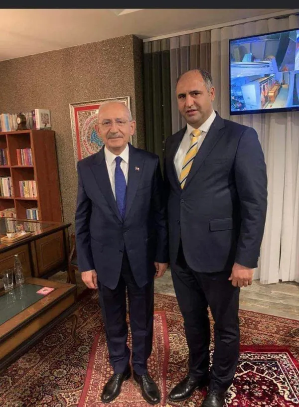 Yeni 'seccade pozu' Özlem Gürses'i fena afallattı: Kılıçdaroğlu'nu bıraktı 2 isme yüklendi!