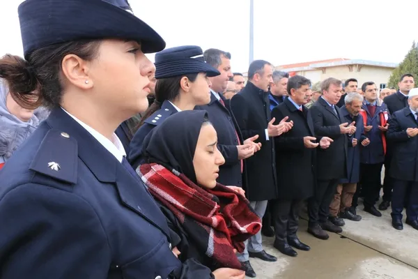 erzincanli-sehit-emrah-gunduz-askeri-torenle-karsilandi-1701084587451.jpg