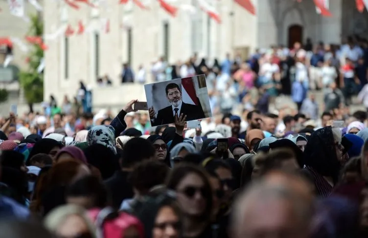 Türkiye'nin dört bir yanında Muhammed Mursi için gıyabi cenaze namazı kılındı