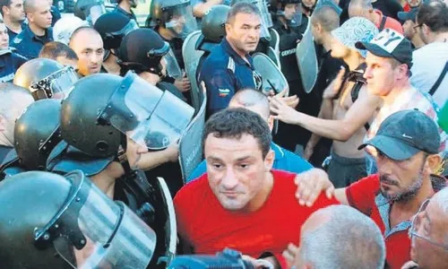 Bulgaristan’da ırkçılar Türkler’i hedef alıyor - 1