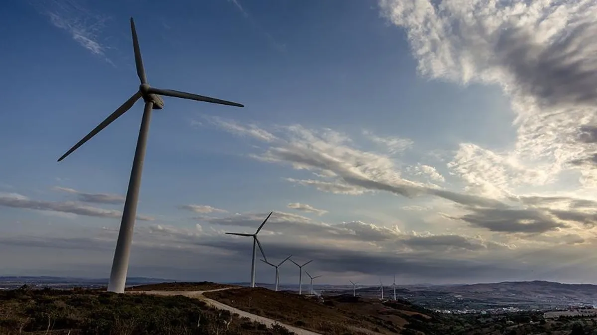 Dünyada bir ilk! Rüzgar ve güneşten elektrik üretimi gazı geride bıraktı Dünyada bir ilk! Rüzgar ve güneşten elektrik üretimi gazı geride bıraktı