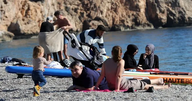Antalya’da sahte parfümcüler ve seyyar satıcılar turisti canından bezdiriyor