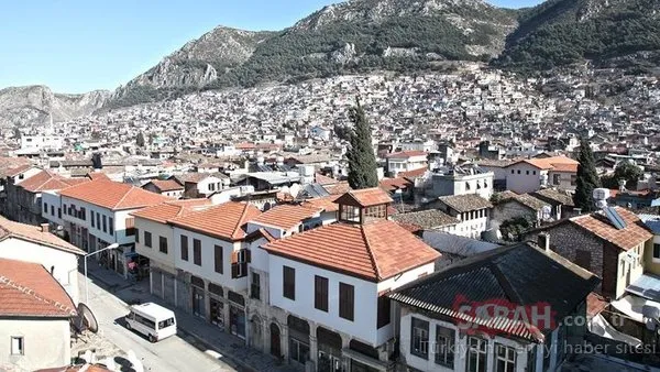 Antakya'da, dünyanın ilk aydınlatılan caddesi olarak bilinen Kurtuluş'ta restorasyon çalışmaları başlatıldı