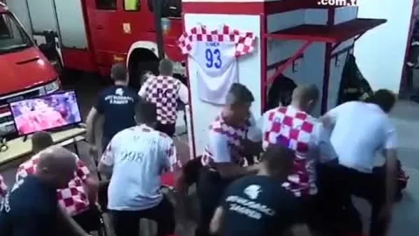 Hırvatistan-Rusya maçında yarı finali getiren penaltı golünü saniyelerle kaçıran itfaiyeciler kamerada