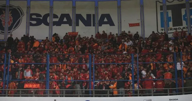 Galatasaray tribünlerinden şok yorum: Ne Cavanda’sı!