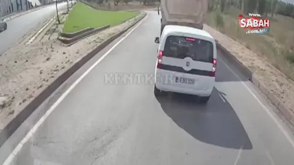 Sivas'ta kamyon sürücüsü arkasındaki aracı böyle sıkıştırdı