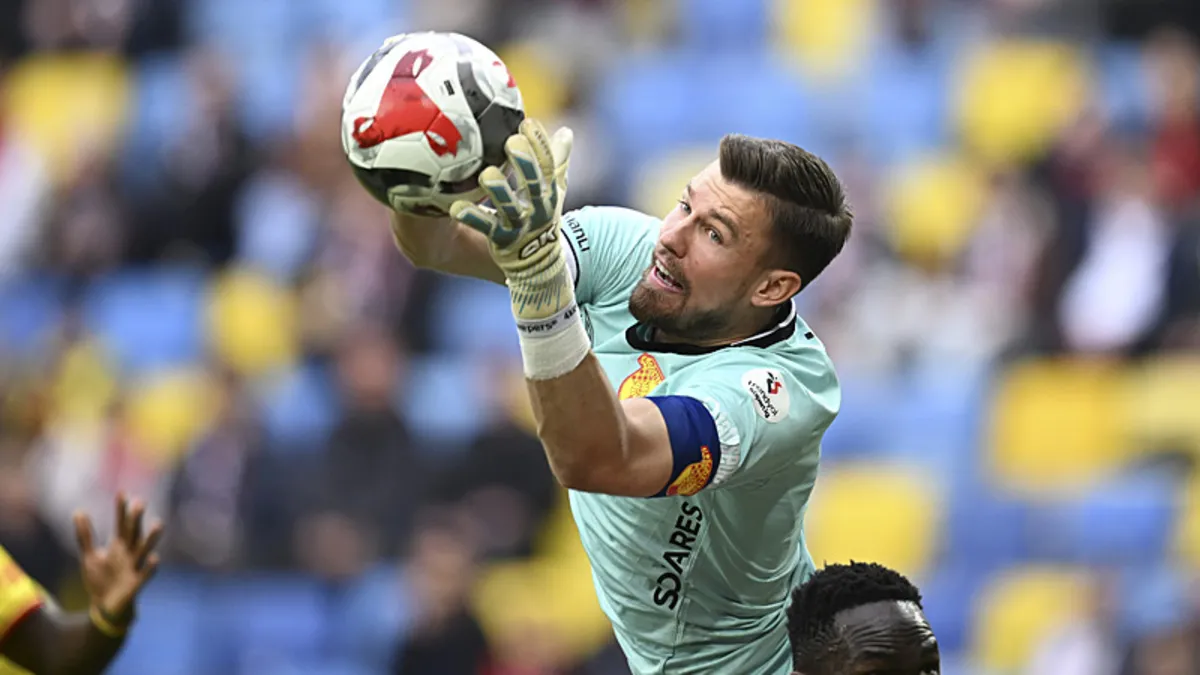 Göztepe'de Lis'e Lech Poznan kancası